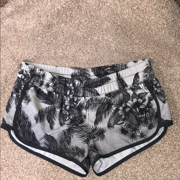 Hurley Pants - HURLEY Women’s Shorts Tropical Print